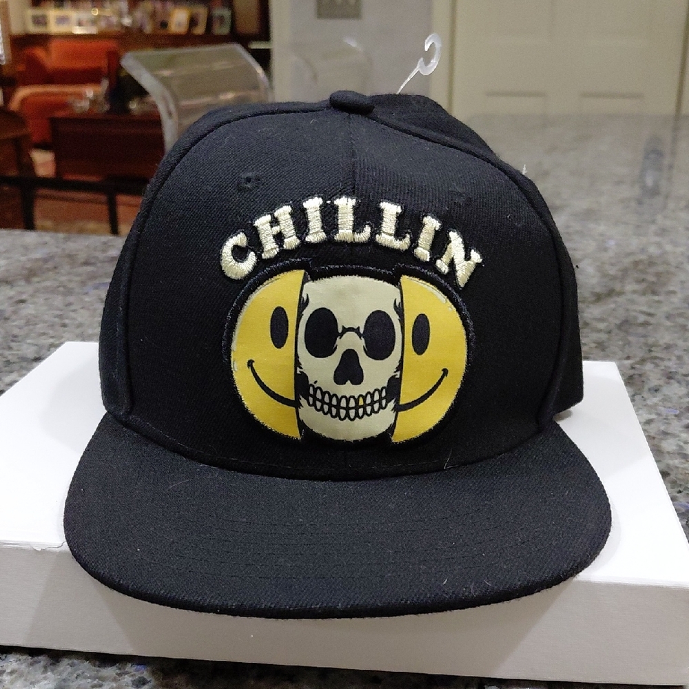 "Rings of Fire" Mens One Size Black Chillin Skull Ball Cap Brand new Condition